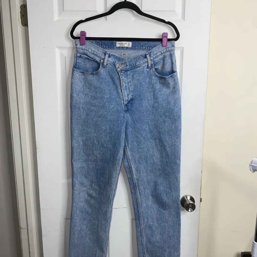 Abercrombie & Fitch The '90s Straight Ultra High Rise 31/12R